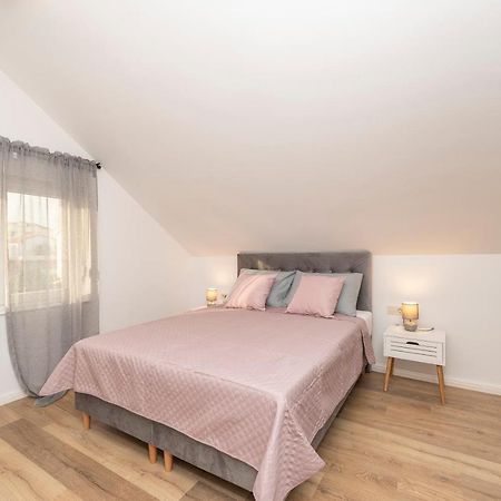 Villa Eni Apartments 1 Mandre Dış mekan fotoğraf
