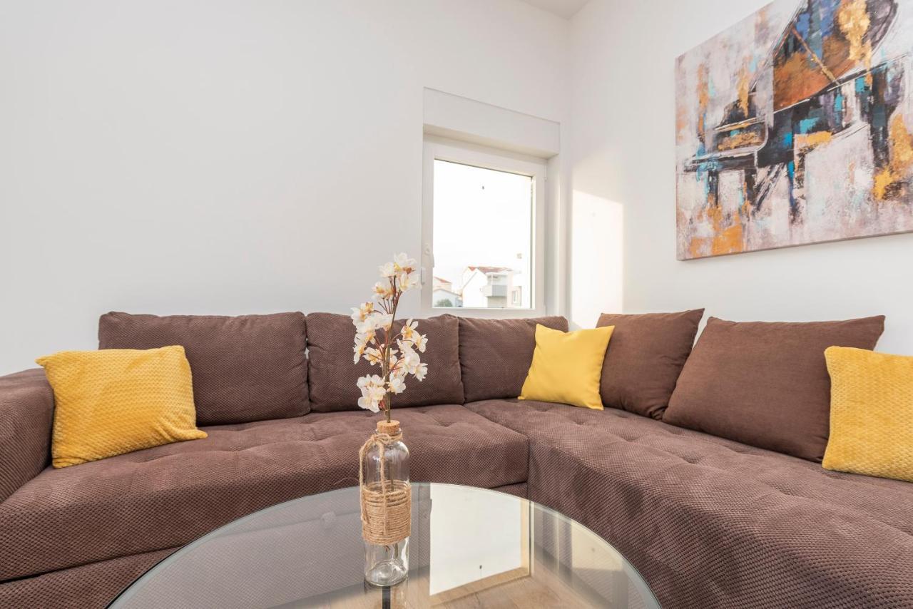 Villa Eni Apartments 1 Mandre Dış mekan fotoğraf