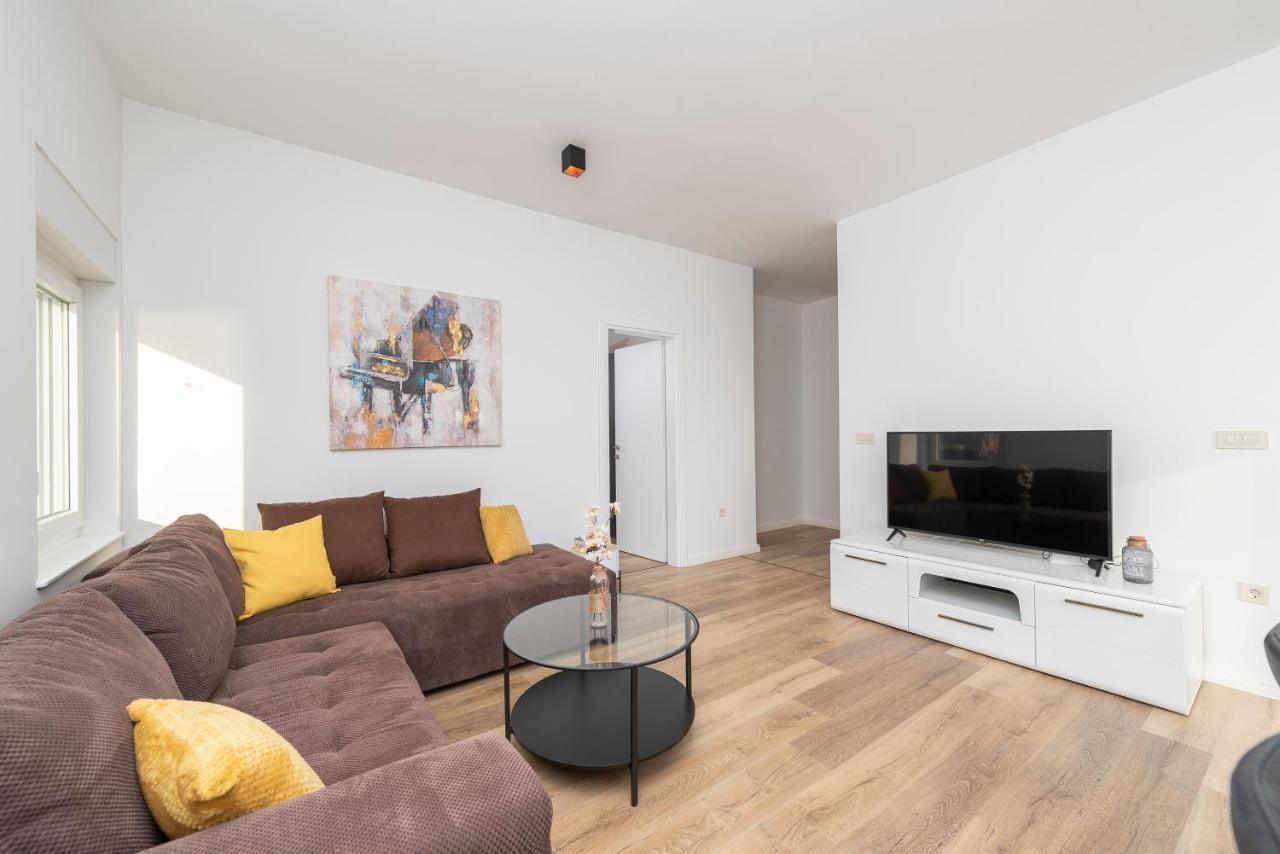 Villa Eni Apartments 1 Mandre Dış mekan fotoğraf
