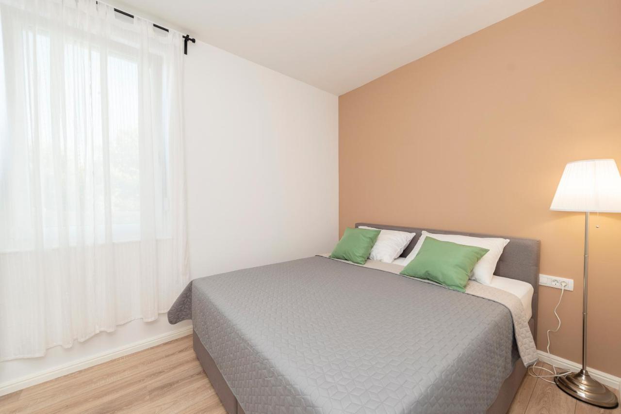 Villa Eni Apartments 1 Mandre Dış mekan fotoğraf