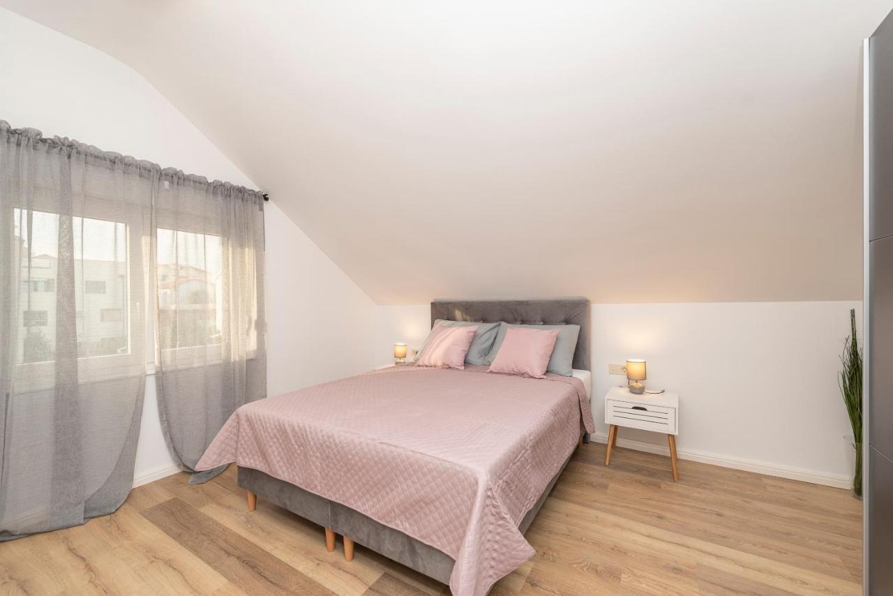 Villa Eni Apartments 1 Mandre Dış mekan fotoğraf