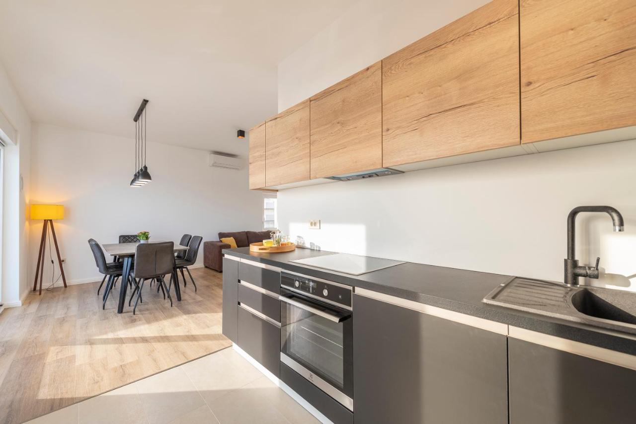 Villa Eni Apartments 1 Mandre Dış mekan fotoğraf