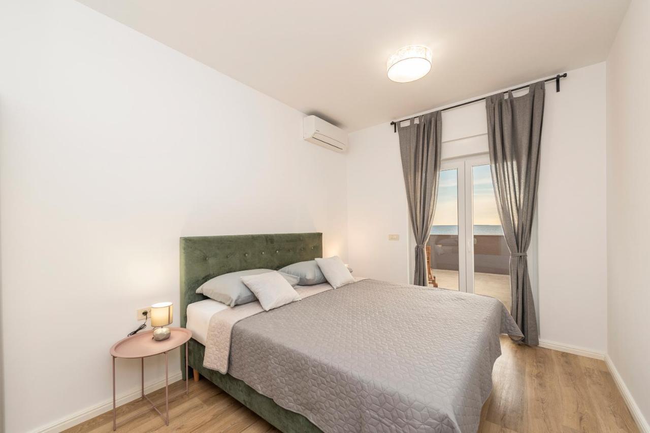 Villa Eni Apartments 1 Mandre Dış mekan fotoğraf