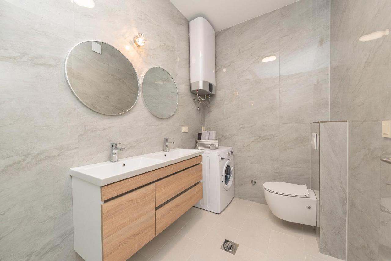 Villa Eni Apartments 1 Mandre Dış mekan fotoğraf